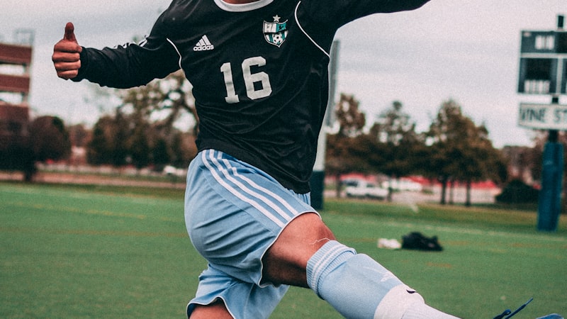 数据分析师使用图表展示球队进攻防守数据